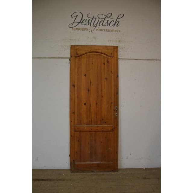 Oude tweevaks opdekpaneeldeur