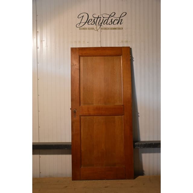 Oude eiken tweevaks paneeldeur