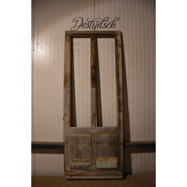 Oude geloogde deuren  