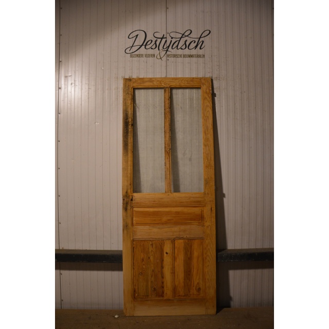 Oude geloogde deuren  