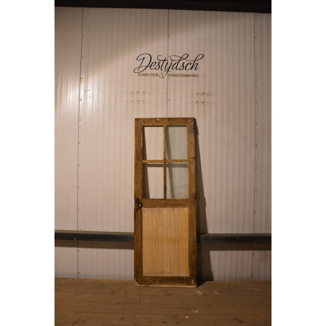 Oude geloogde kastdeur 