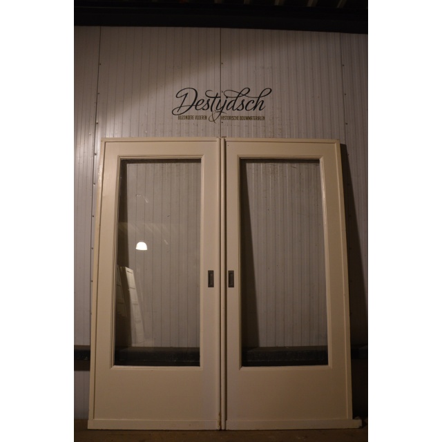 Set oude deuren met glas     