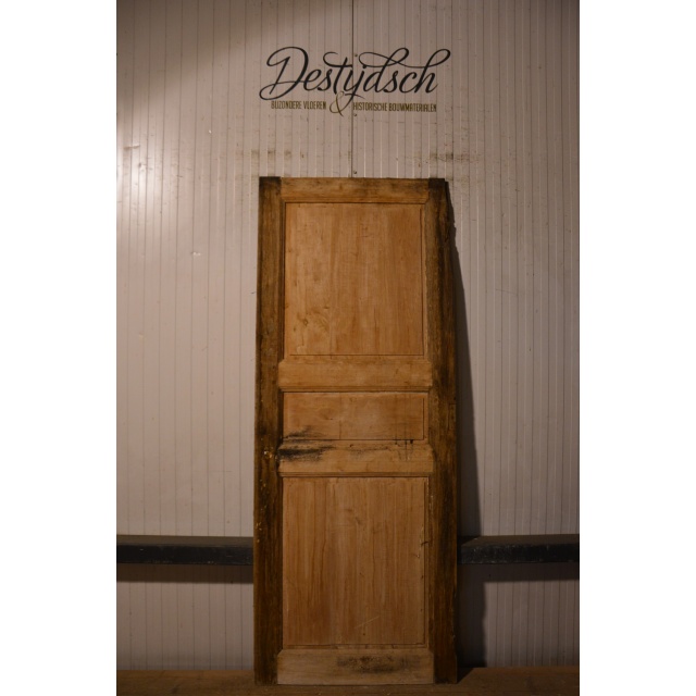 Oude geloogde opdekdeur  