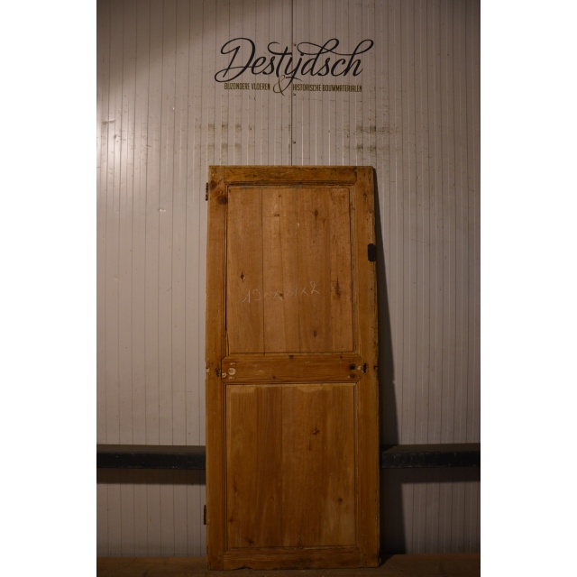 Oude geloogde opdekdeur  