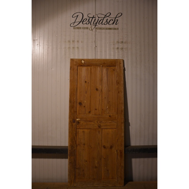 Oude geloogde opdekdeur   