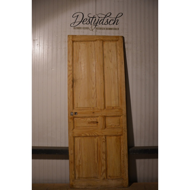 Oude geloogde opdekdeur   