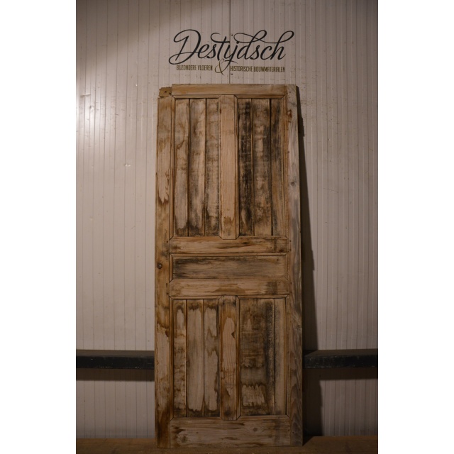 Oude geloogde opdekdeur    