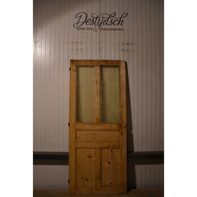 Oude geloogde deur    