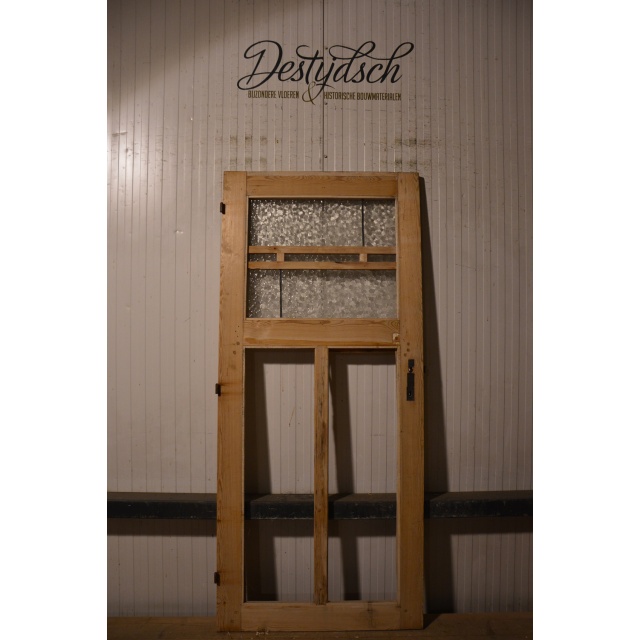 Oude geloogde deur     