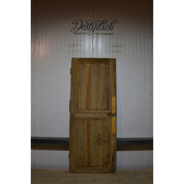 Oude geloogde opdekdeur      