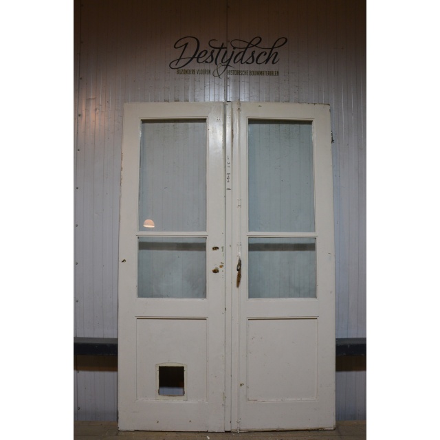 Set oude deuren met glas     