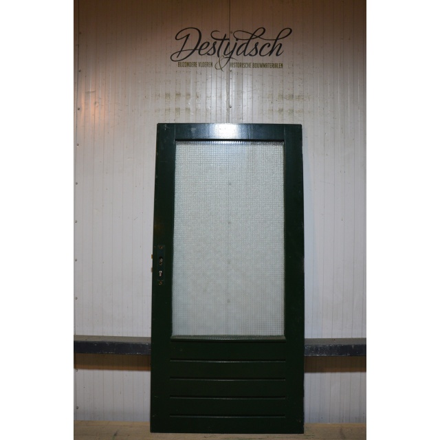 Oude buitendeur met draadglas