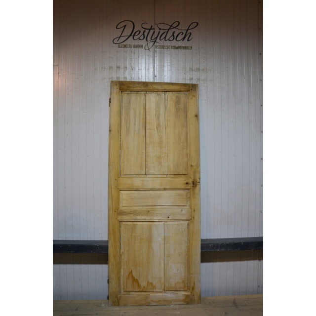 Oude geloogde deur     