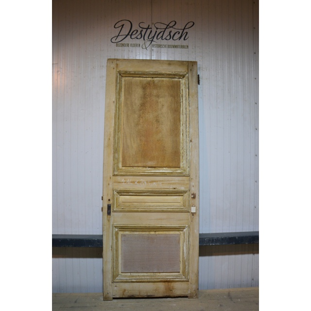 Oude geloogde deur      