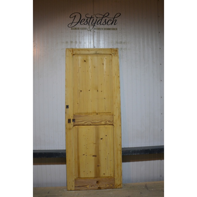 Oude geloogde deur      