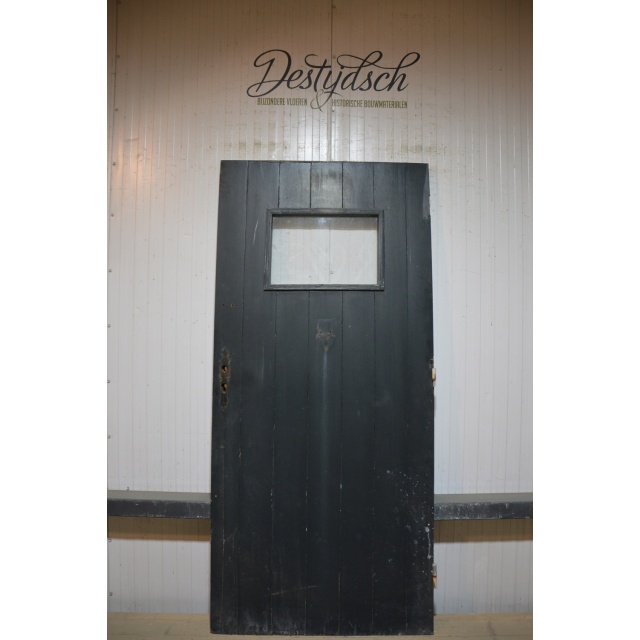 Oude staldeur met glas   