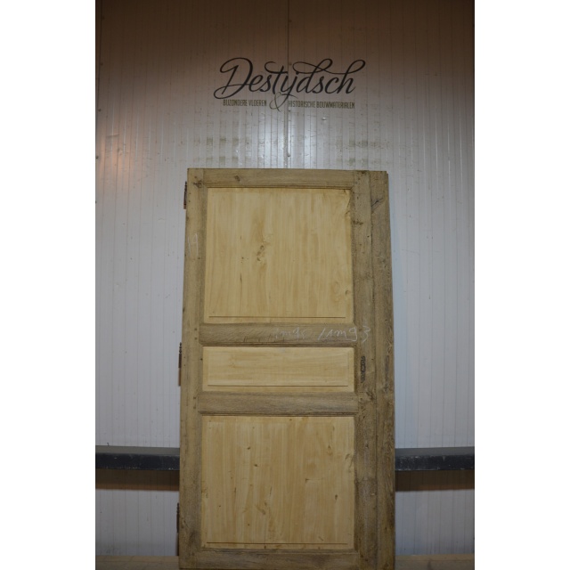 Oude geloogde deur  