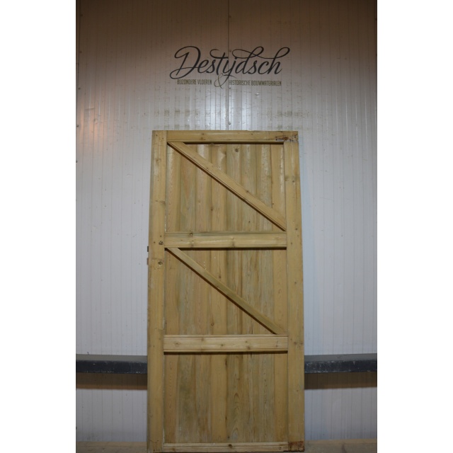 Oude geloogde deur  