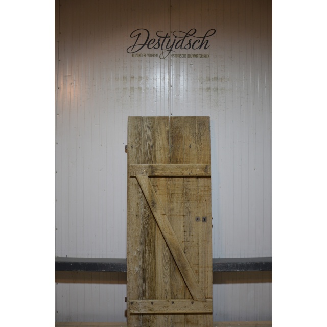 Oude geloogde eiken luik