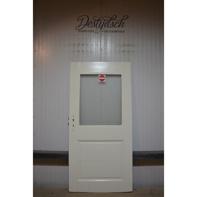 Oude paneeldeur met glas 