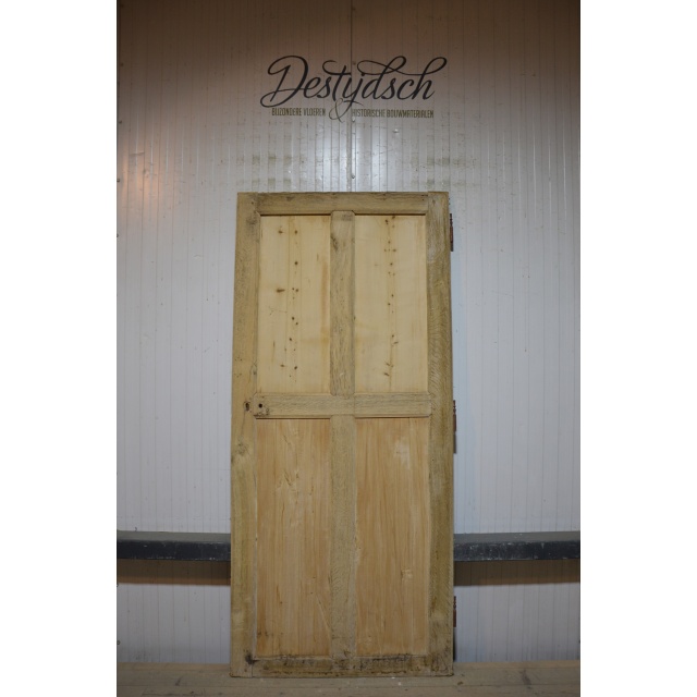 Oude geloogde deur  