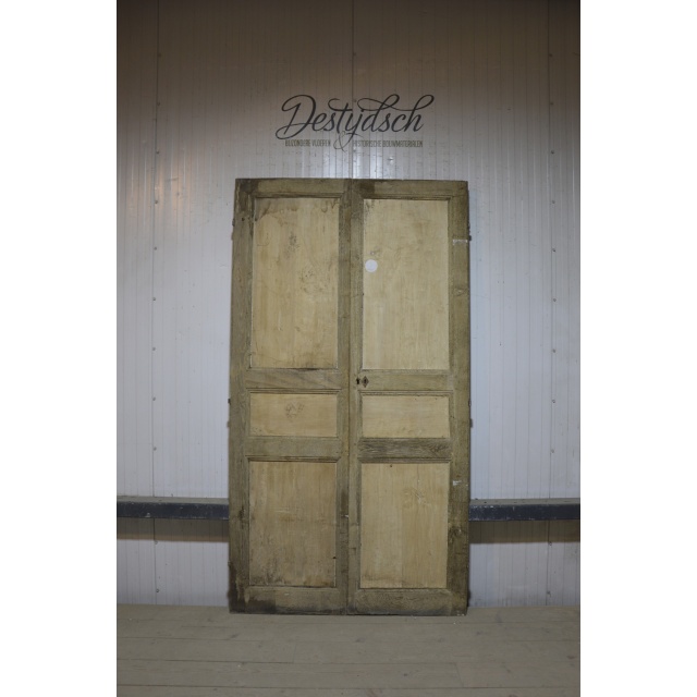 Set oude geloogde deuren 