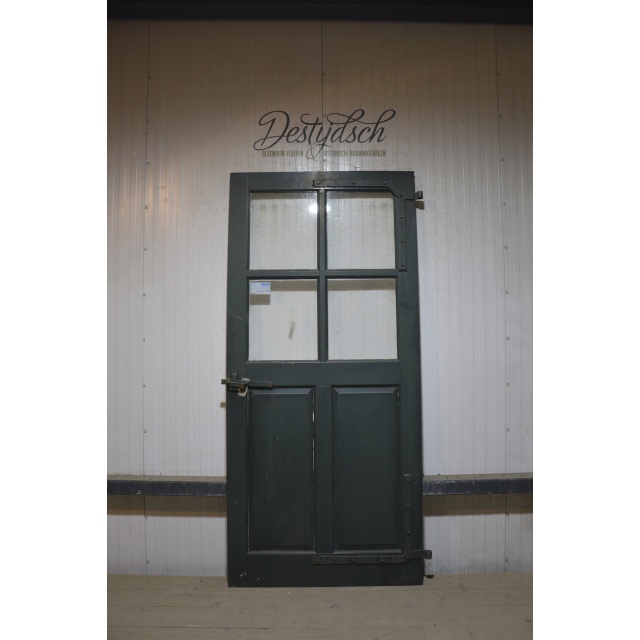 Oude buitendeur met glas 