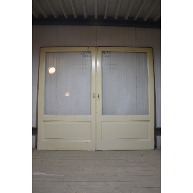 Set oude deuren met glas 