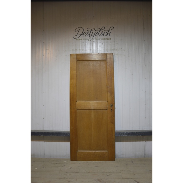 Oude eiken tweevaks paneeldeur 