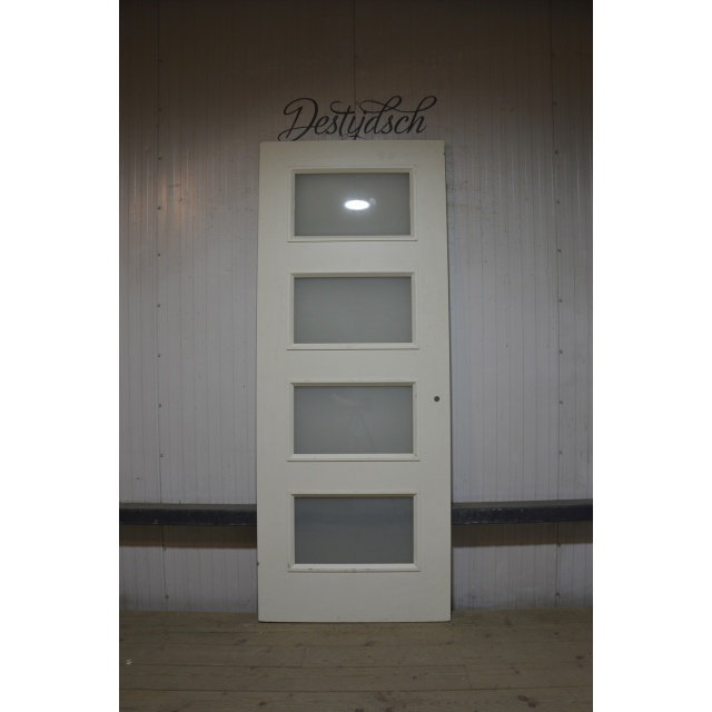 Nieuwe opdekdeur met glas