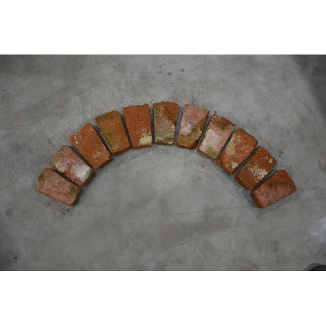 Partij handgevormde putstenen