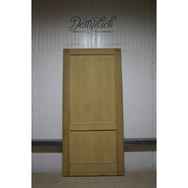 Oude tweevaks opdekpaneeldeur 