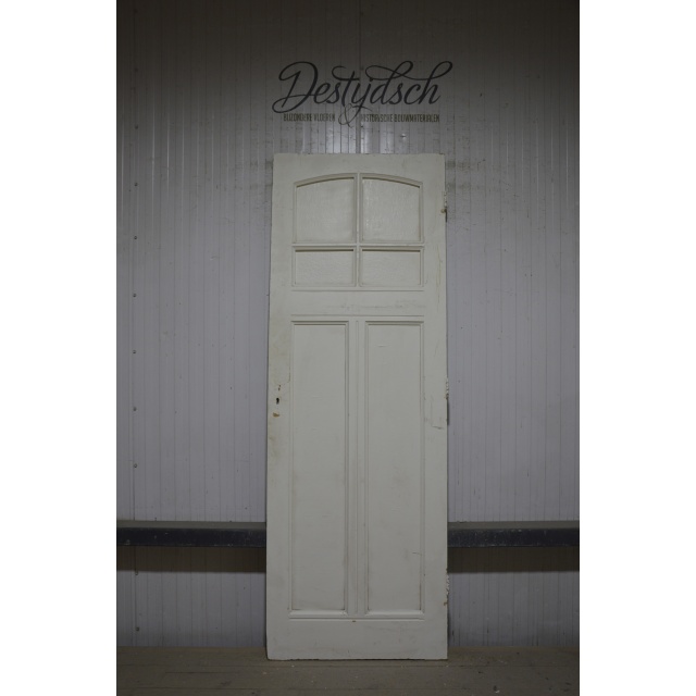 Klassieke drievaks paneeldeur met ruitjes 