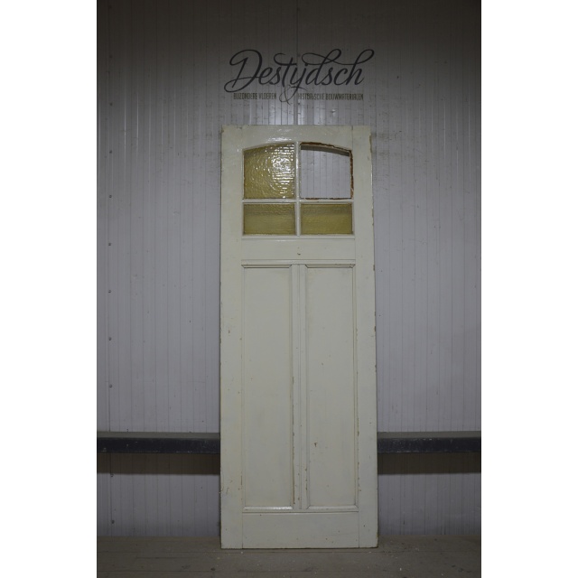 Klassieke drievaks paneeldeur met ruitjes 