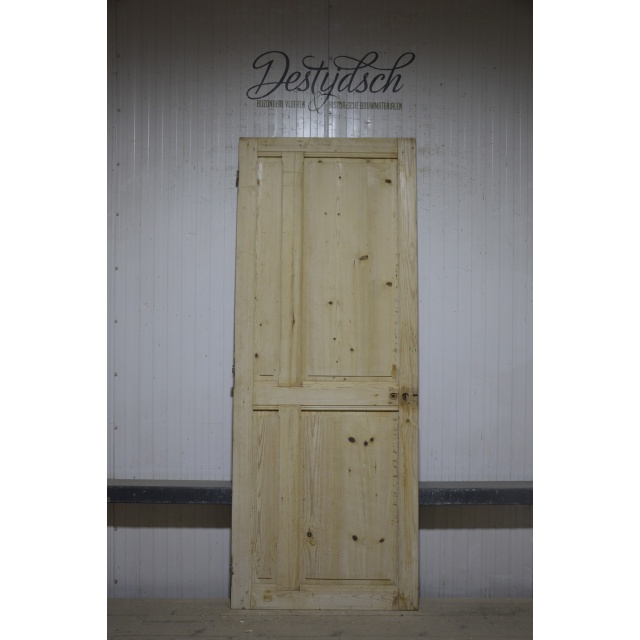 Oude geloogde opdekdeur 